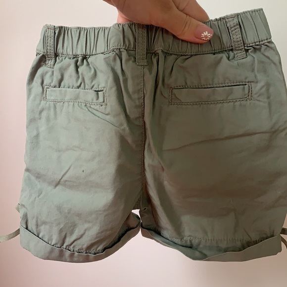 Adorable grey-green shorts - Picture 7 of 7